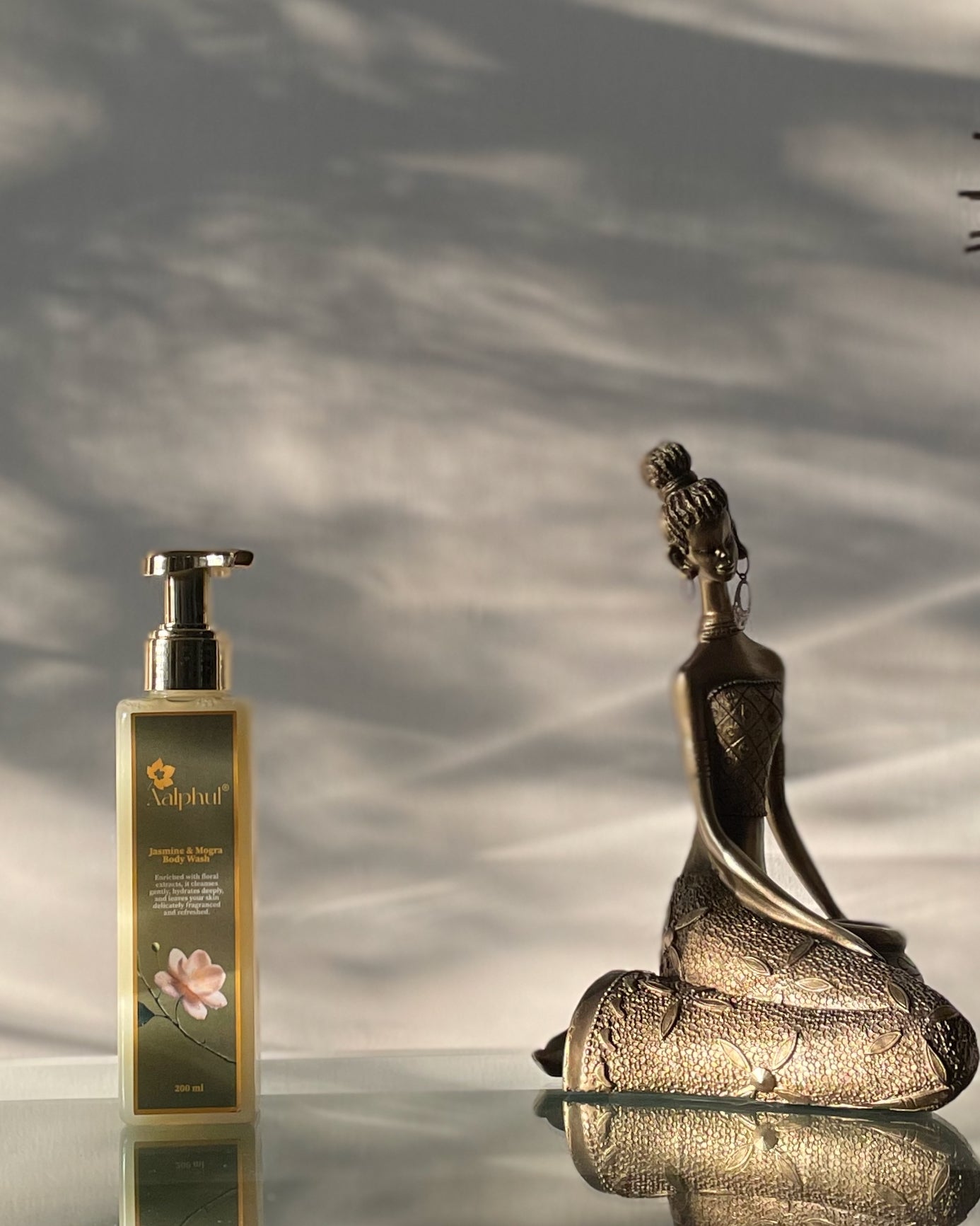 Aalphul Jasmine & Mogra Body Wash with an artistic statue display image
