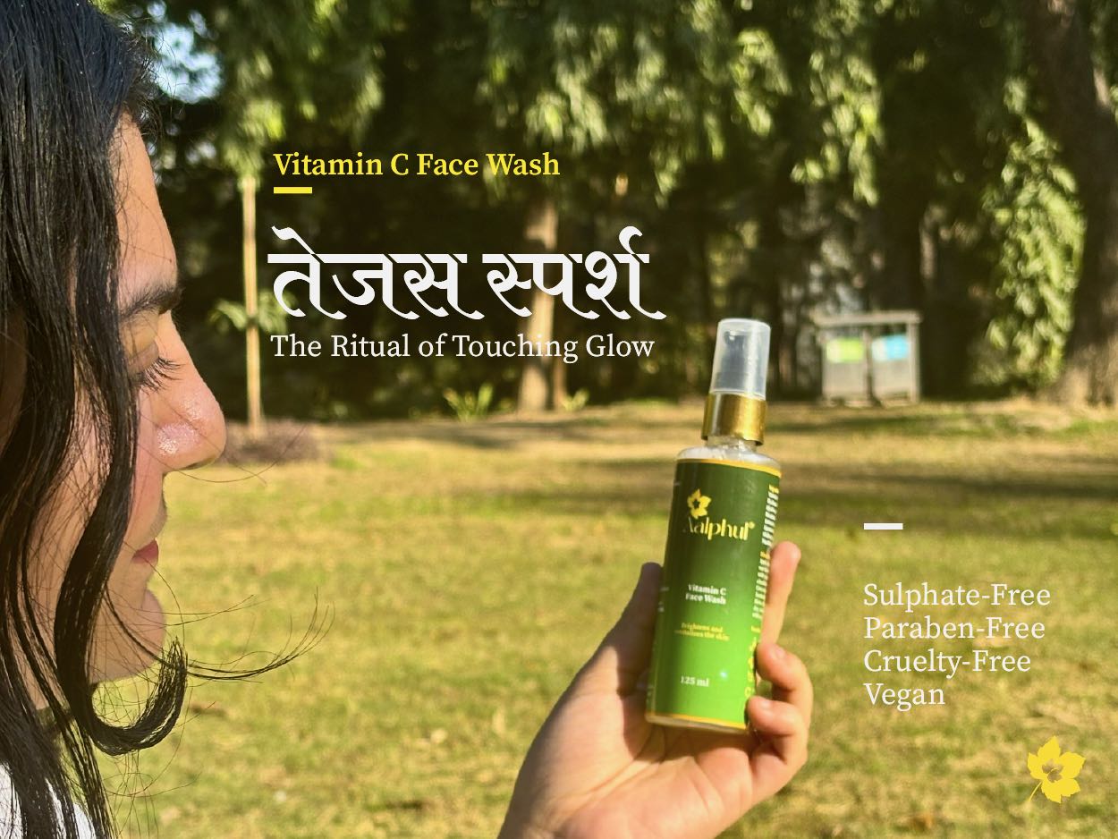 Person holding a bottle of Aalphul Vitamin C Face Wash with its paraben free, sulphate free and cruelty free vegan features highlighted
